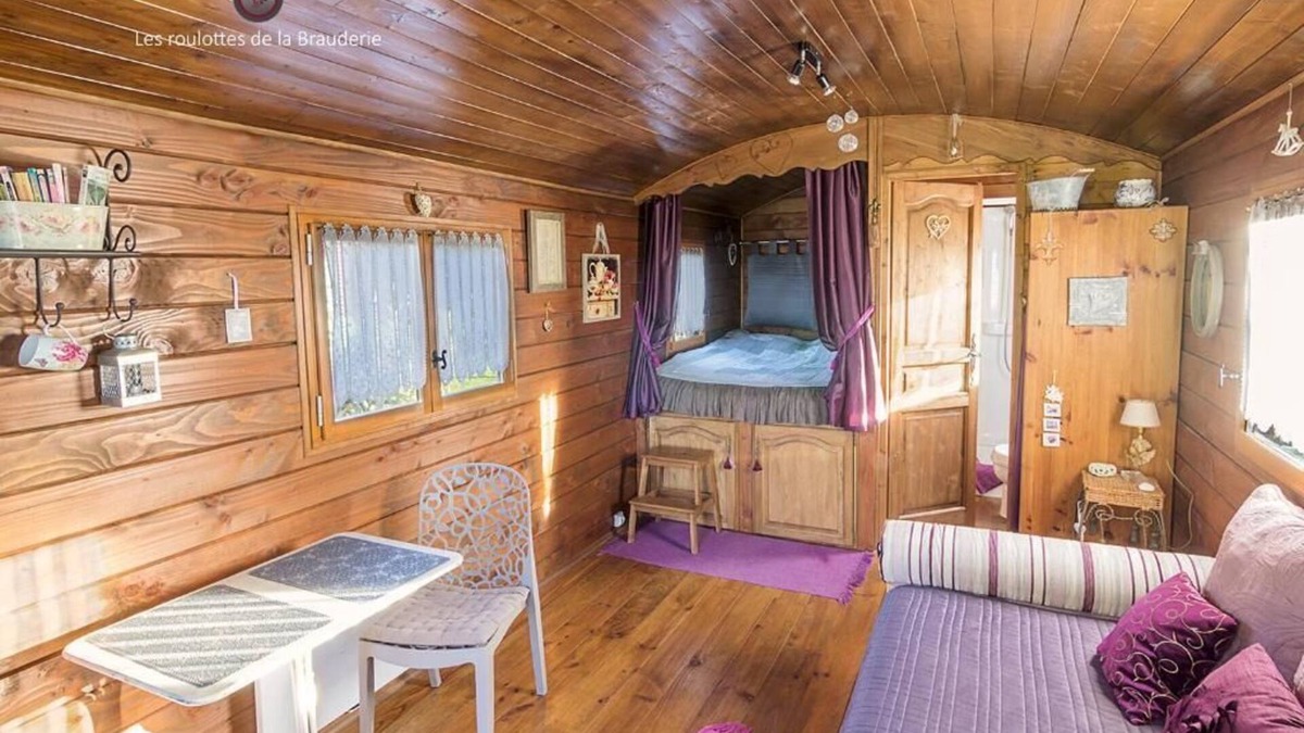 Brissarthe House | Les Roulottes de la Brauderie