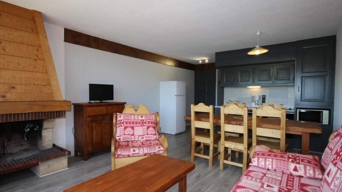 Les Saisies Apartment | Les Saisies: Large 2-room cabin, 6 ppl, fireplace, south balcony, wifi