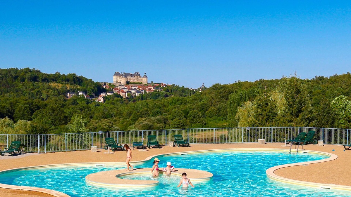 Hautefort House | Les SOURCES Comfort, SPA, Pool, Fishing pond, Playground, Jacuzzi.