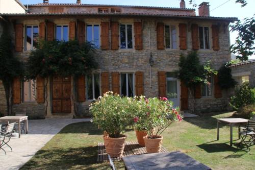 Saint-Georges-de-Luzencon Bed & Breakfast | Les Tilleuls