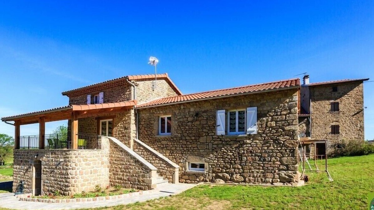 Saint-Dier-dʼAuvergne House | Les Tilleuls - Saint-dier-d'auvergne