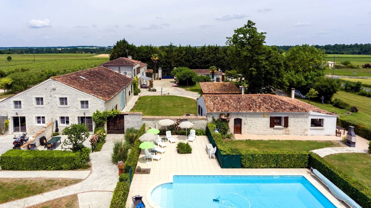 Brives-sur-Charente Bed & Breakfast | Les Tournesols Chambre Avec vue sur Jardin