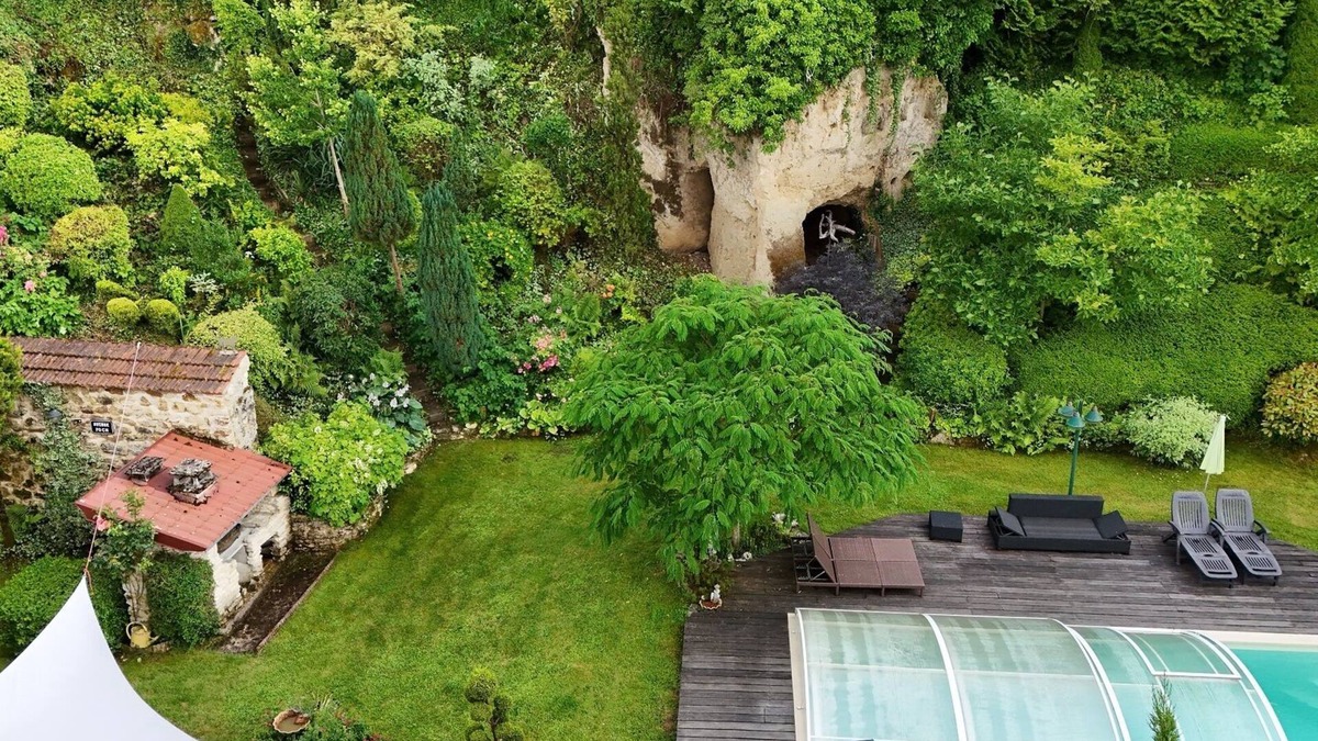 Longueval-Barbonval House | Les Trois Grottes, year-round heated outdoor pool, 7 rooms.