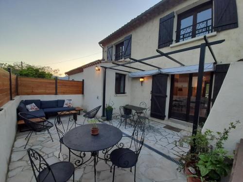 Mons House | Les Violettes