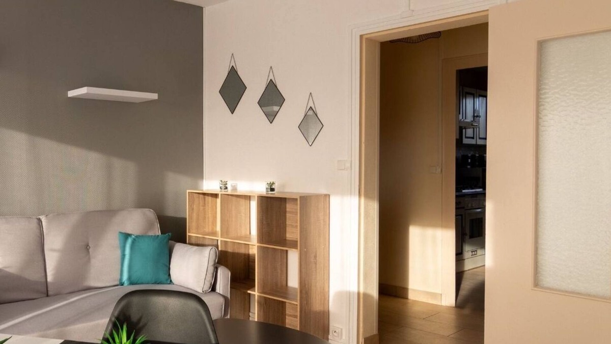 Saumur Apartment | ☆Les Violettes☆ | Spacious, fully-equipped apartment