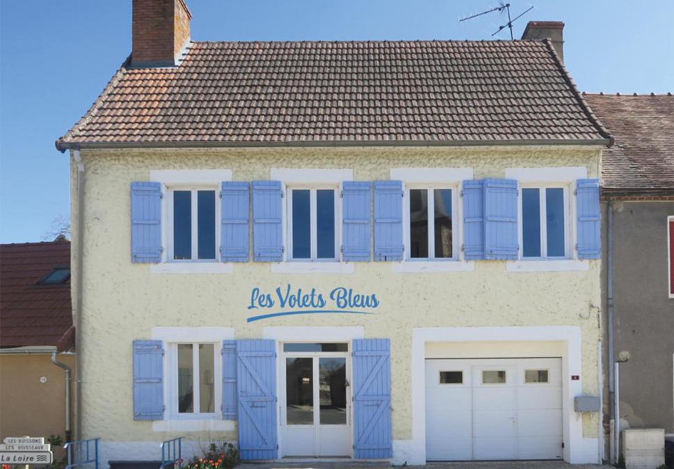 Pierrefitte-sur-Loire House | Les Volets Bleus
