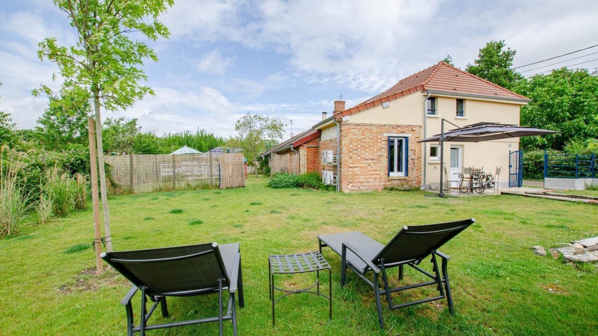 Brevonnes House | Les Volets Bleus - BREVONNES