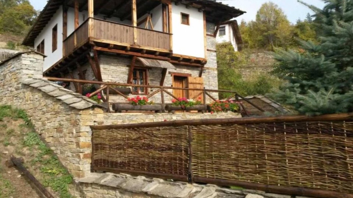 Garmen House | Leshten Valentin's House