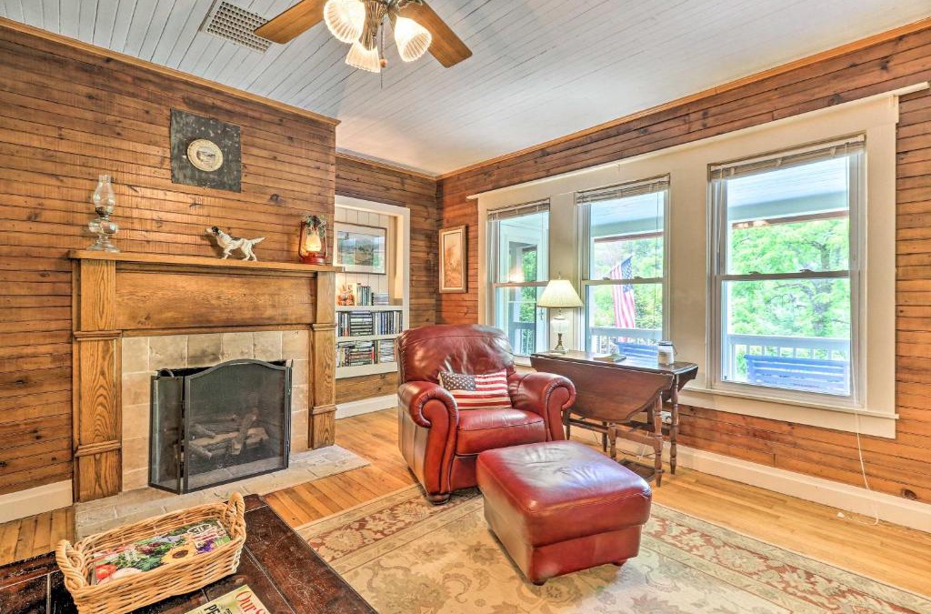 Crumpler House | Less Than 1 Mi to Tubing Crumpler Getaway with Fire Pit!