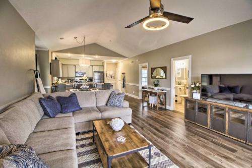 Central Myrtle Beach Apartment | Less Than 3 Mi to Broadway at the Beach Updated Condo!