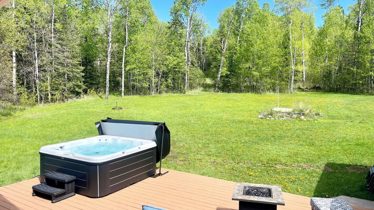 North Shore Cabin | Lester River Retreat - 8 miles to Downtown Duluth