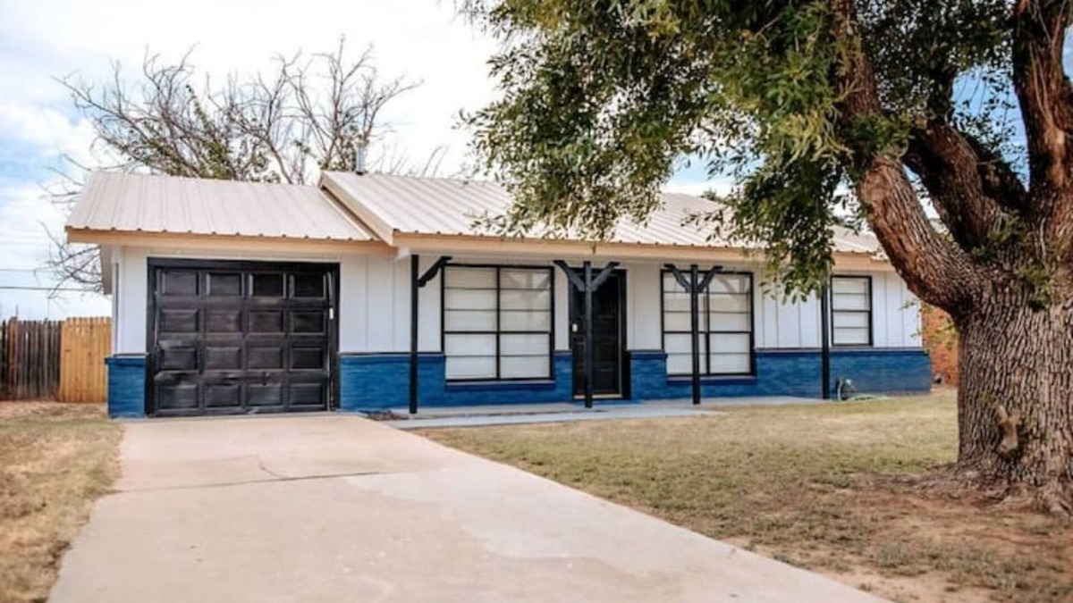 Big Spring House | LET D'S COZY COTTAGE #2 PROVIDE YOU A COMFORTABLE STAY IN BIG SPRING, TEXAS!