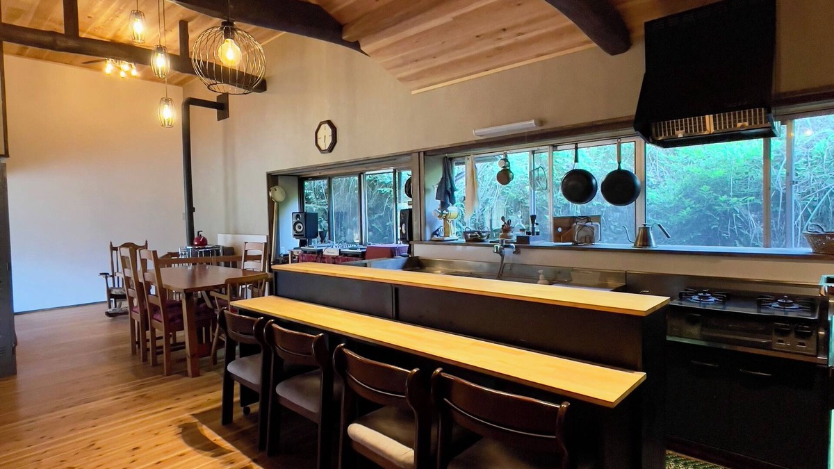 Ena Bed & Breakfast | Let's "do nothing" in the tranquil mountains. [Empanada specialty store attached].