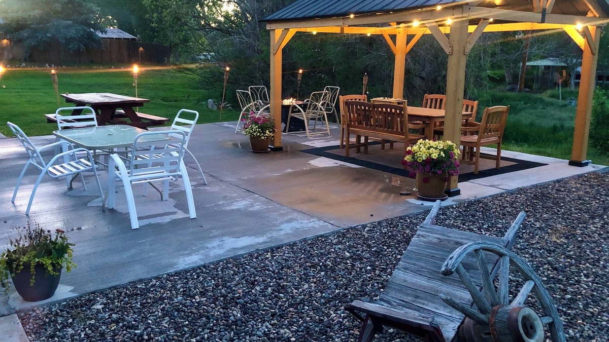 East Thermopolis House | ❤Let’s Go ! Top VRBO, A+ Stay, Pools One Minute, Amenity-Rich, Pets
