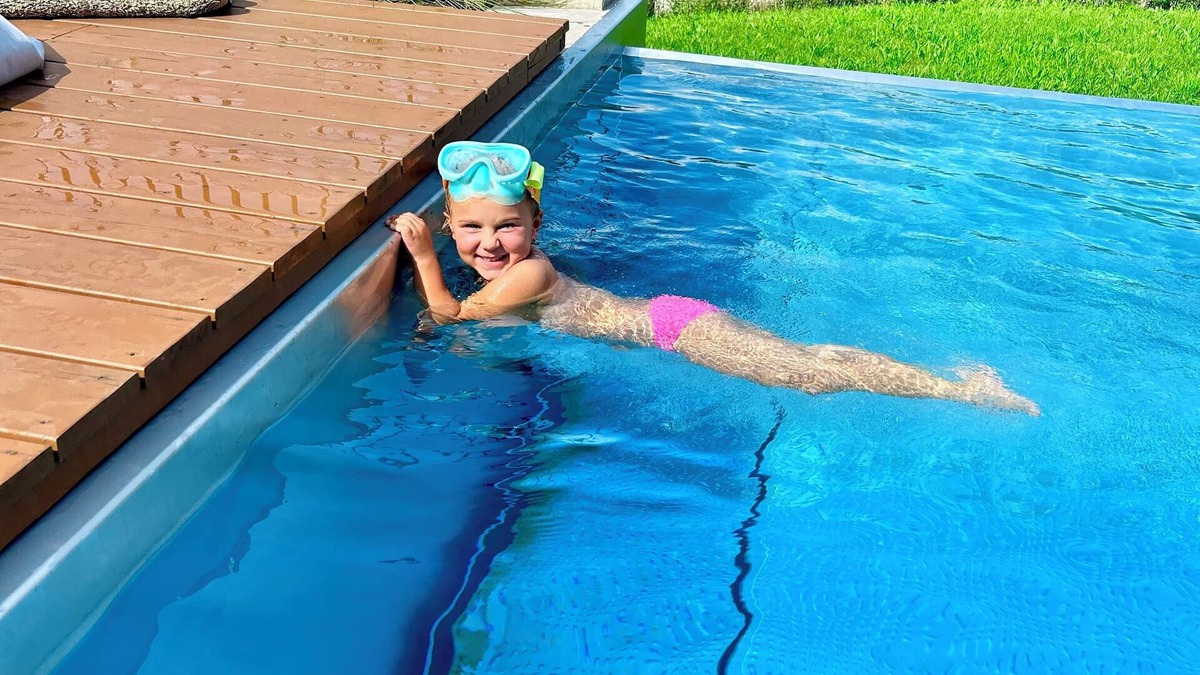 Palmovka House | Let's KiKi - Float & Fun Riverside with heated infinity pool and garden