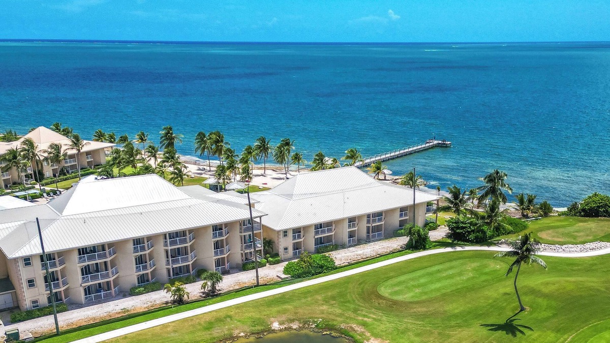 Crystal Harbour Apartment | Let's Runaway to the Island! 3 Island View Units, Pets Allowed, Near Camana Bay!