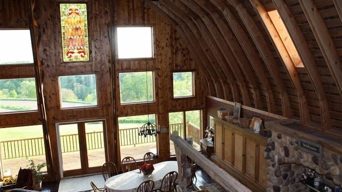 Iowa House | Let the beautiful country surround you!