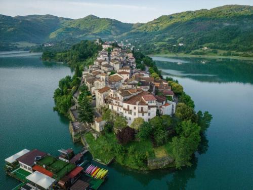Colle di Tora Apartment | Letizia lake house panoramic view