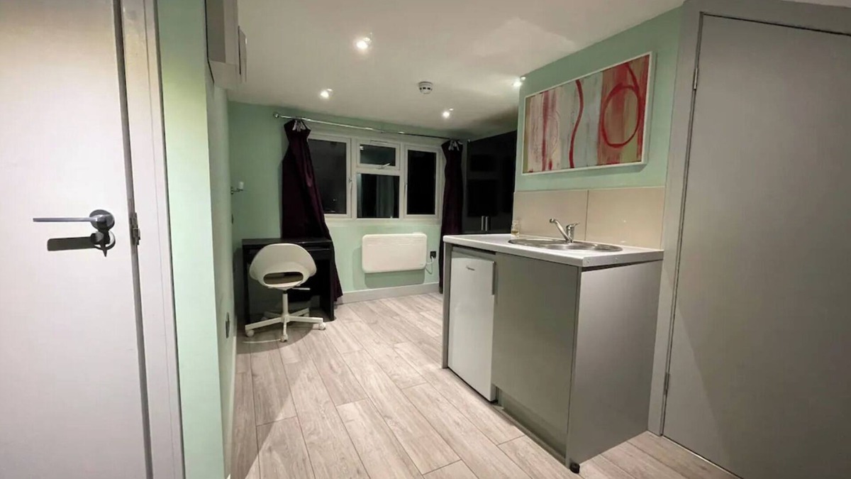 Pinkwell Apartment | Letzi private en-suite, Near Heathrow Airport T3