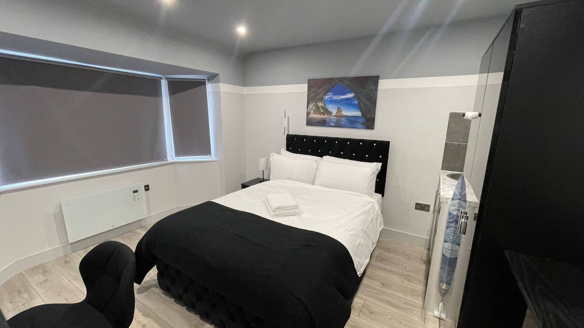 Pinkwell House | Letzi private en-suite, Near Heathrow Airport T3