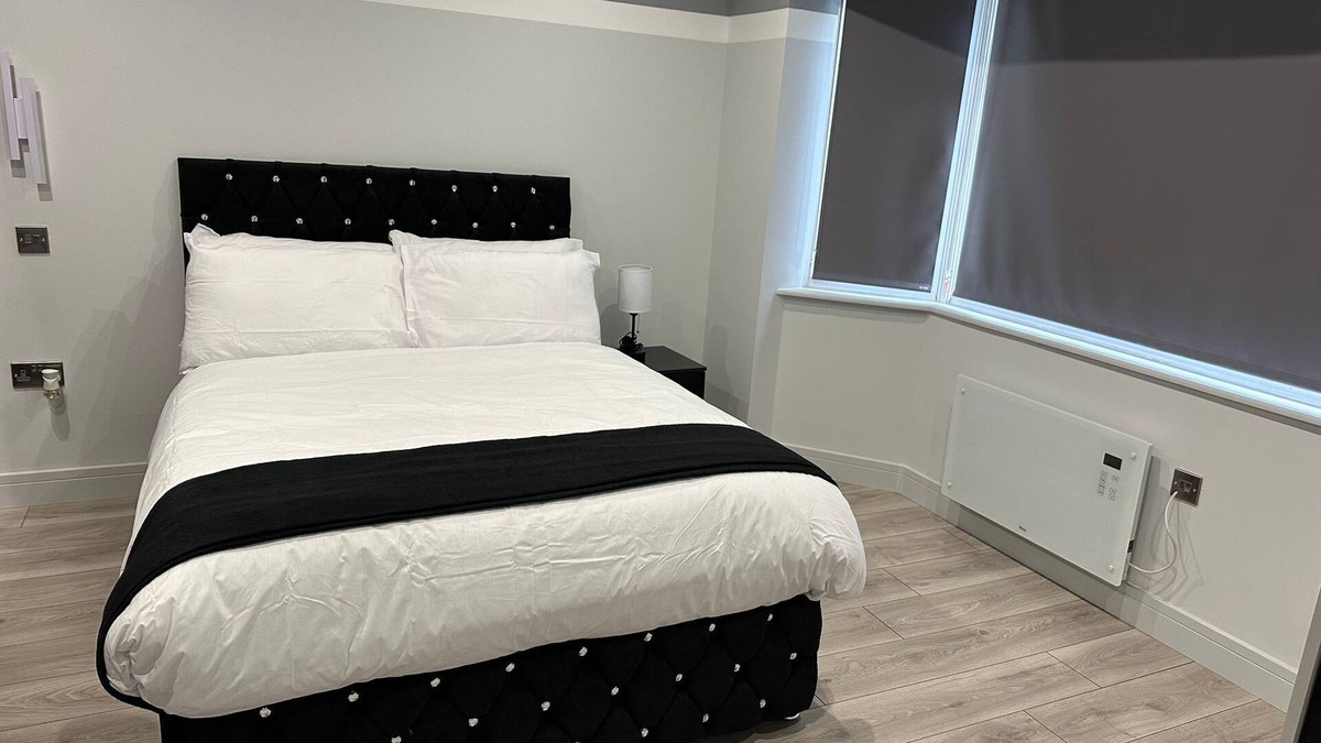 Pinkwell Apartment | Letzi private en-suite, Near Heathrow Airport T3