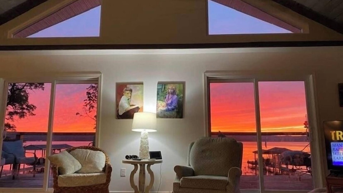 Lodi Villa | Level Seneca Lakefront Villa with Gorgeous Sunsets 3,510 sq. ft.