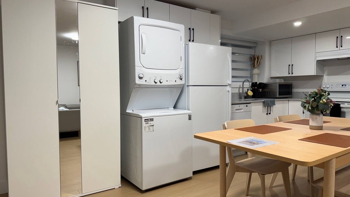 Willoughby Apartment | Levida Living - Cozy 2 Bedroom Suite at the Heart of Langley