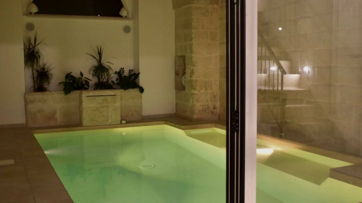 Sternatia House | LeVolte luxury apartment and pool