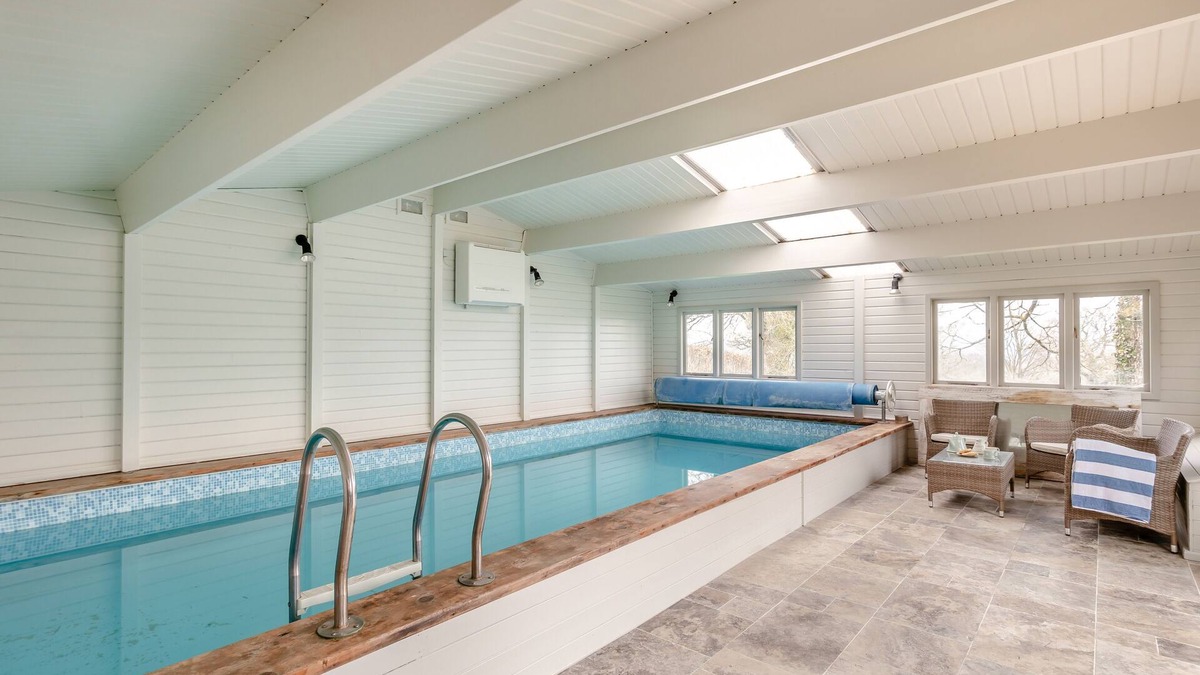 Hatherleigh House | Lewer Farmhouse - Six Bedroom House, Sleeps 12