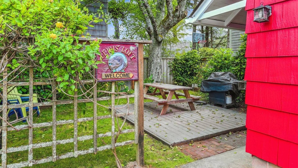 Downtown Cannon Beach Cabin | Lewis Loft - Beachcomber Vacation Homes