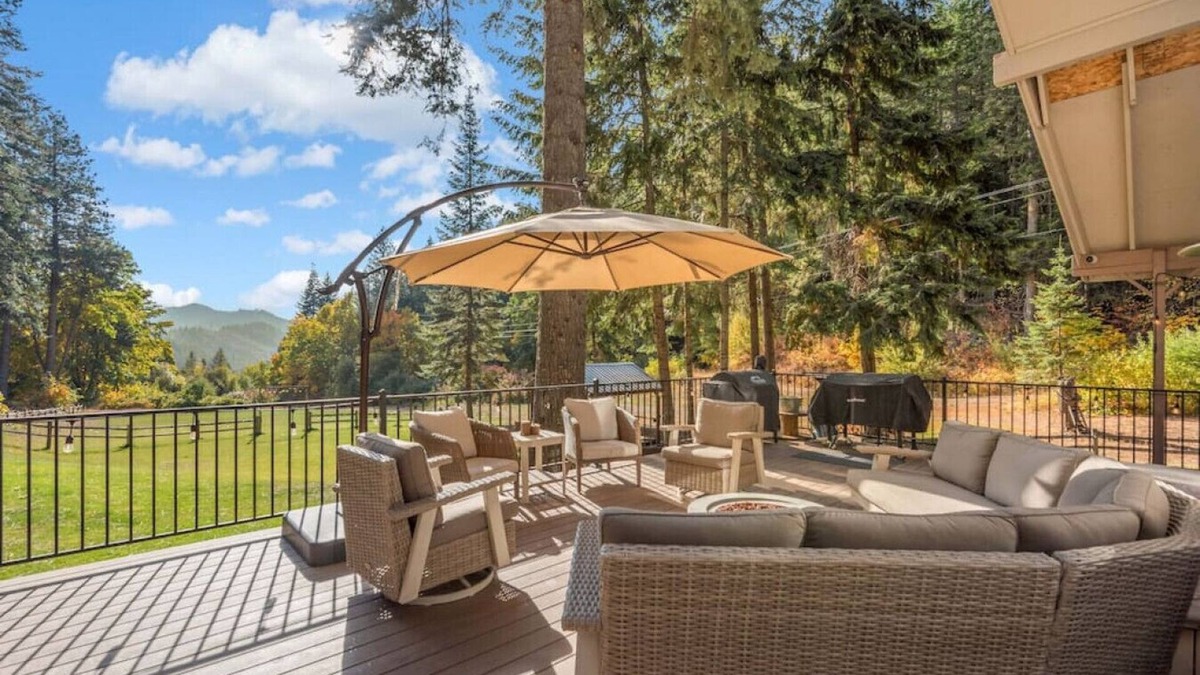 Leavenworth House | Lewis Ranch- w/Private Mountain