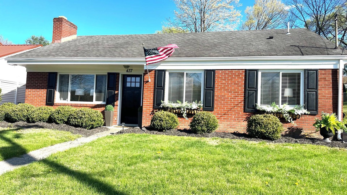 Lewisburg House | Lewisburg’s Southern Bell, a charming bungalow with a Southern feel!