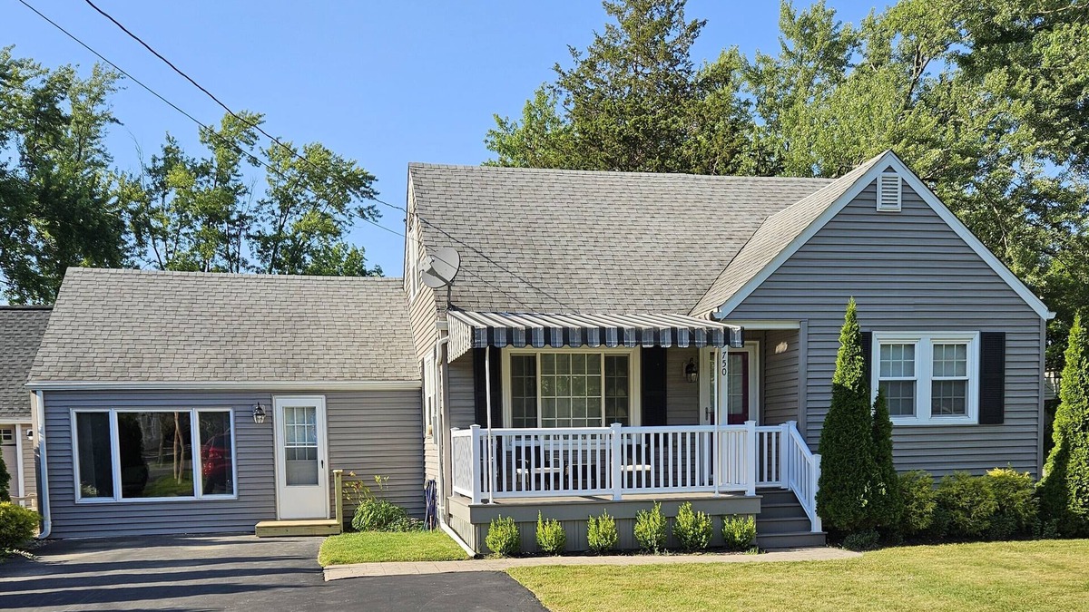 Lewiston House | Lewiston, NY. Premier Host! 5 mins. to Canada. 10 min. to Niagara Falls, NY!