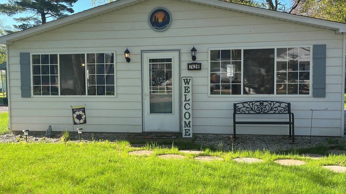 Lexington House | Lexington Cottage with Beach Access Sleeps 6-8