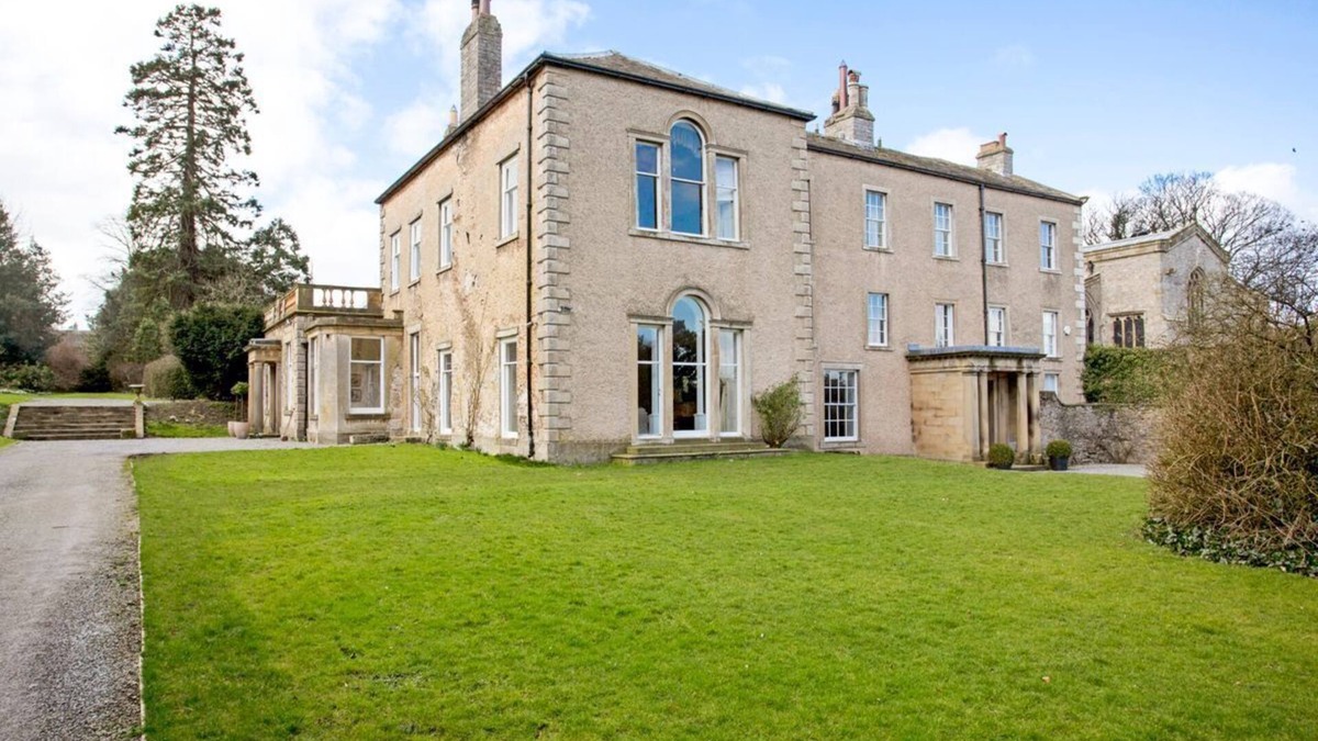 Middleham Villa | Leyburn Manor - Thirteen Bedroom Villa, Sleeps 26