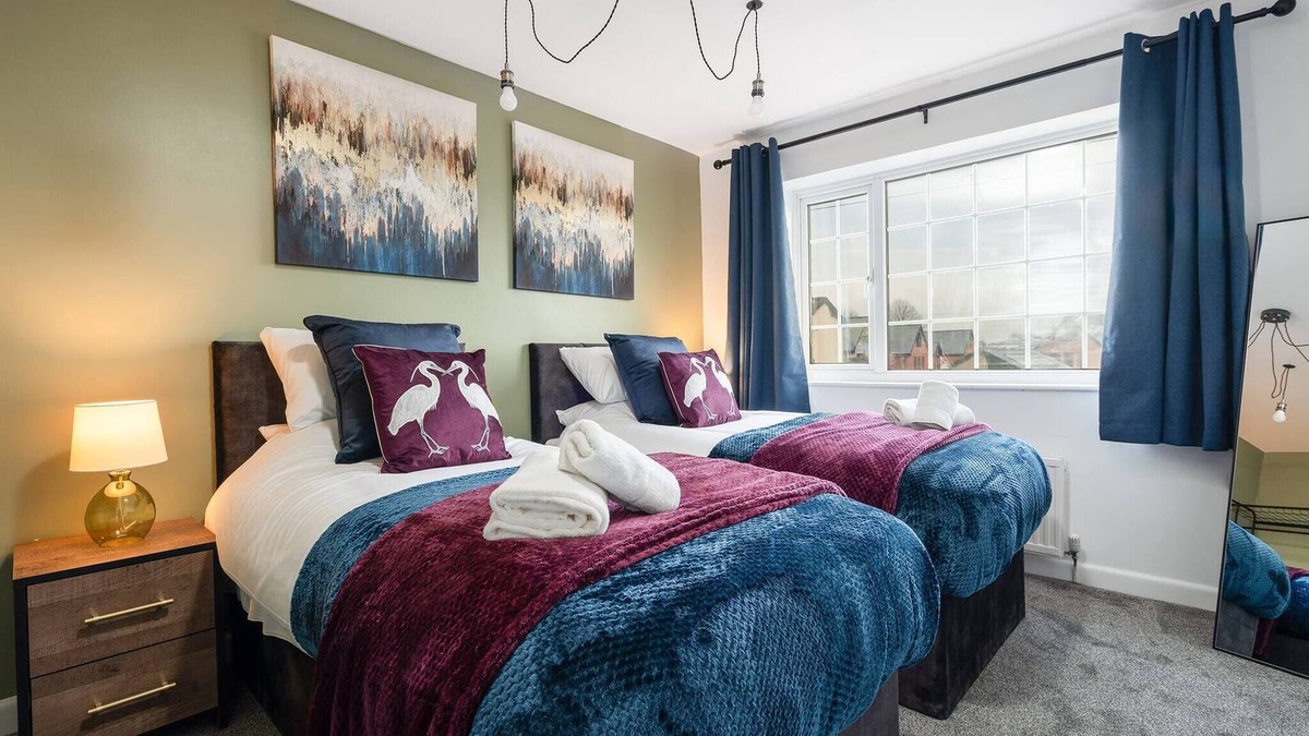 Leyland House | Leyland House - Private Parking Free Wi-Fi Garden