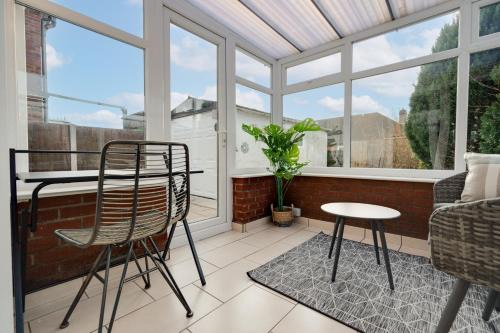 Leyland House | Leyland House - Private Parking Free Wi-Fi Garden