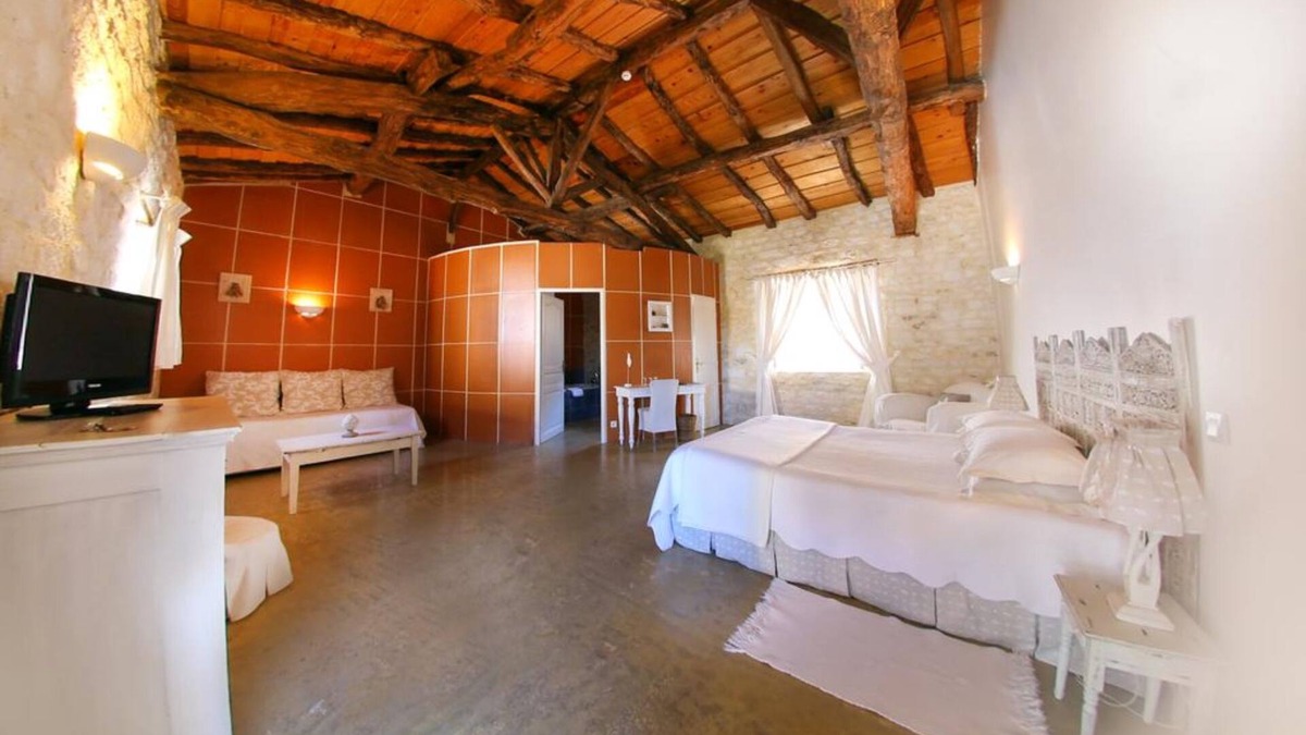 Donnazac House | LEZARD Family-Private Bathroom