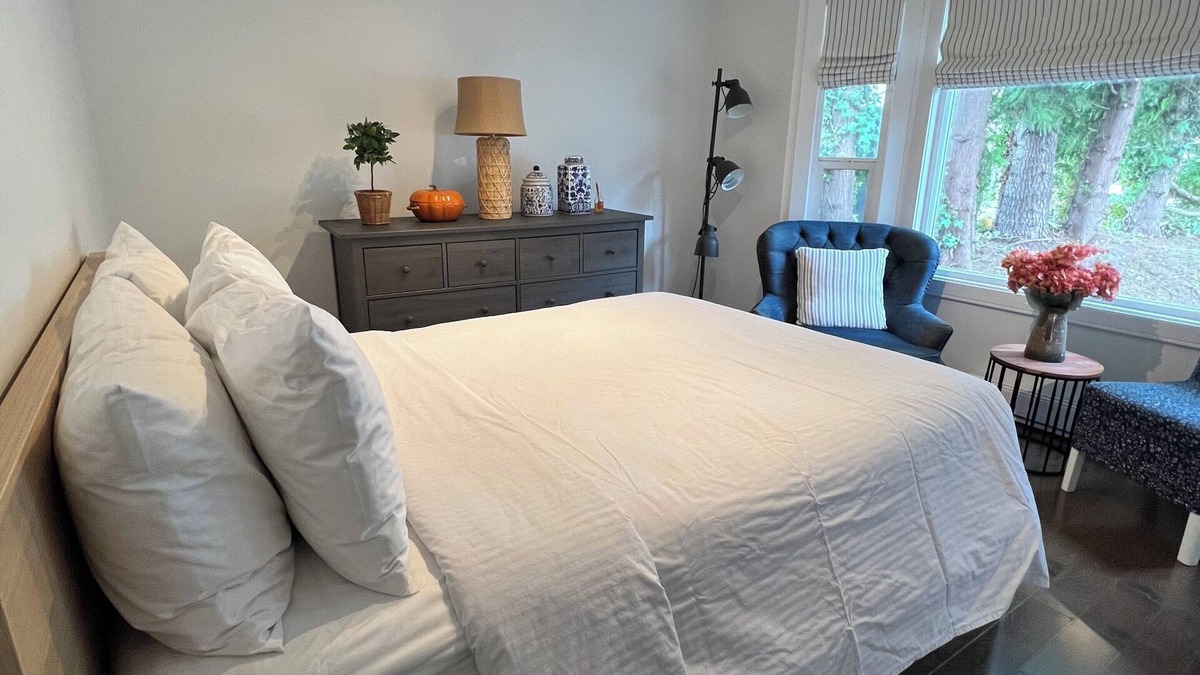 Regional District of Nanaimo House | LF Guesthouse - Calm Mornings, Cozy Nights!