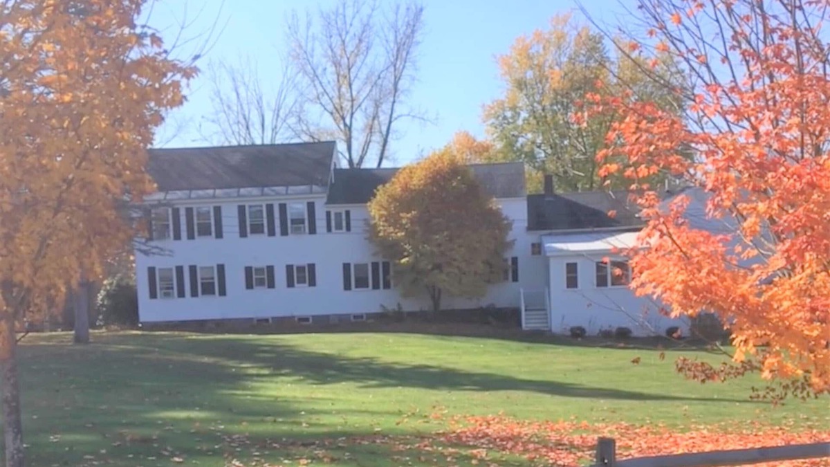 Walpole House | Lg/Charming Updated Farmhouse Historic Picturesque Walpole NH/VT Border sleeps 8