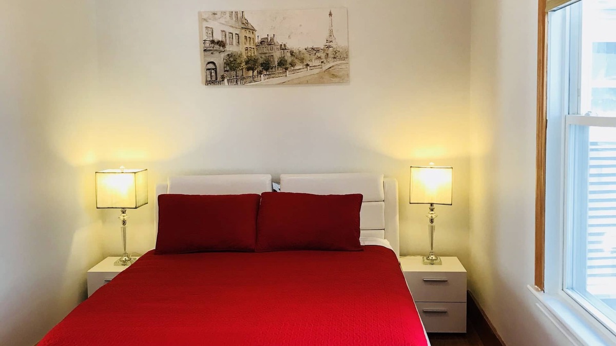 Dorchester Condo | Lg suite for up to 8 ppl/2 floor