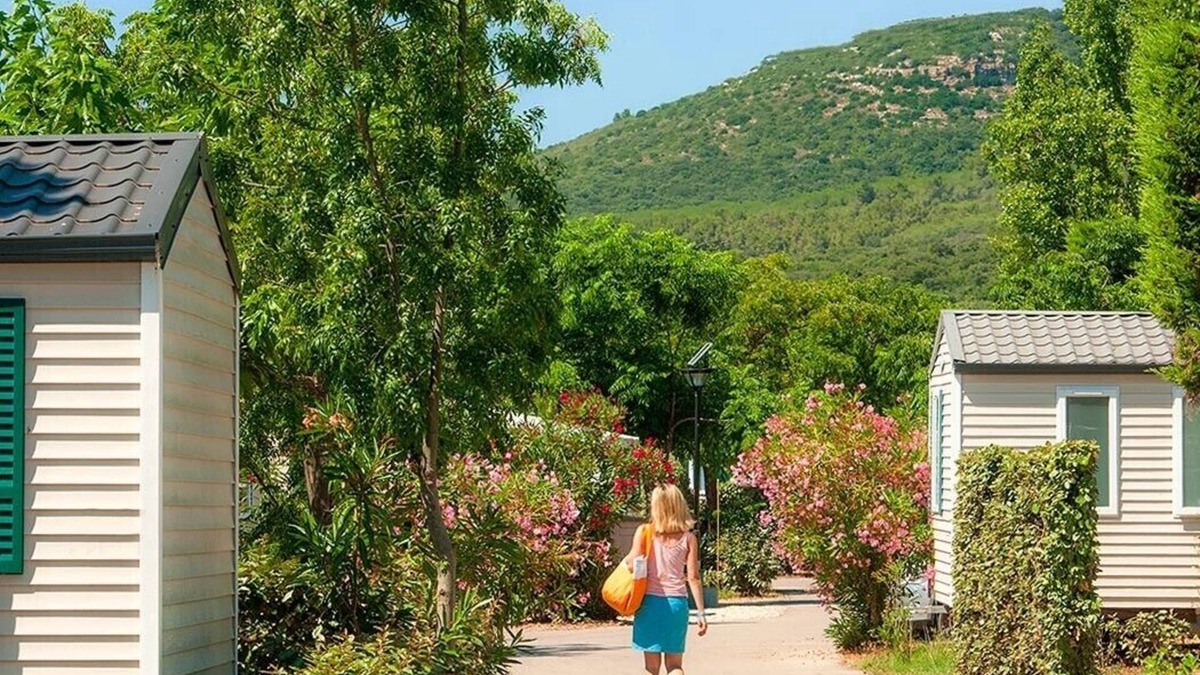 Vic-la-Gardiole House | Lgmt 4 pers. tt confort, Camping familial 4* Piscine&Jeux, entre Mer & Campagne