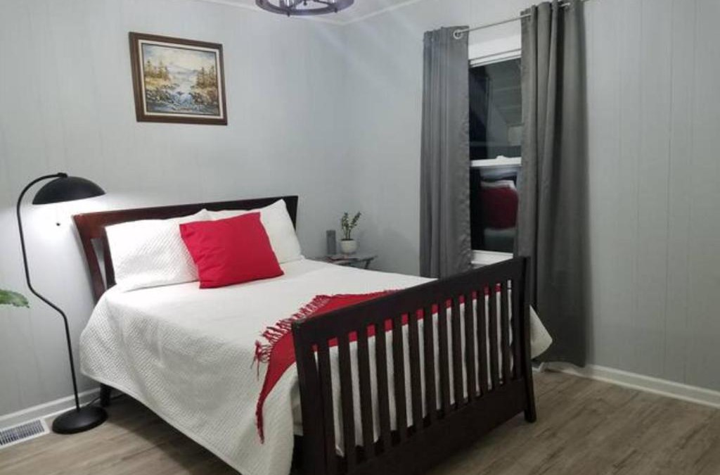 Lake in the Hills House | LH Guest house