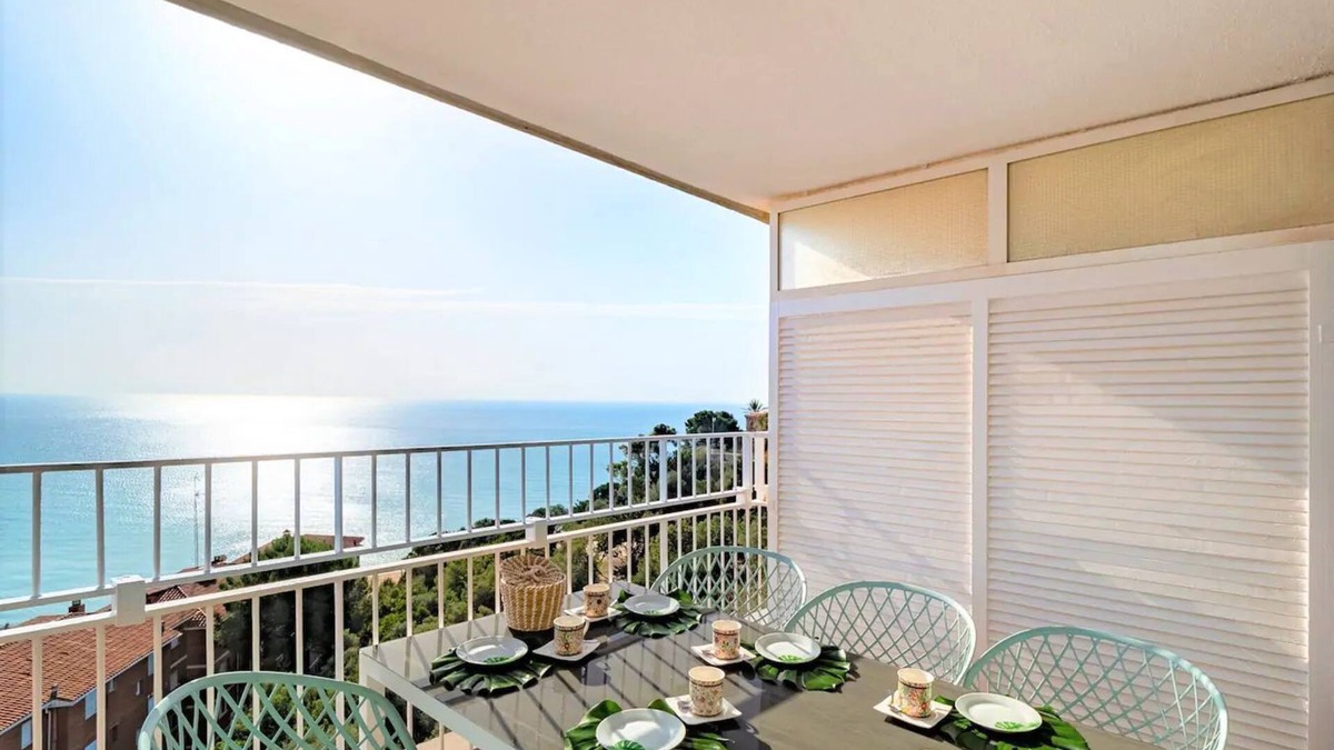 Montgat Apartment | LIANA SEAVIEW & BEACH APARTMENT; 3 bedrooms, 2 bathrooms, balcony, wifi, lift
