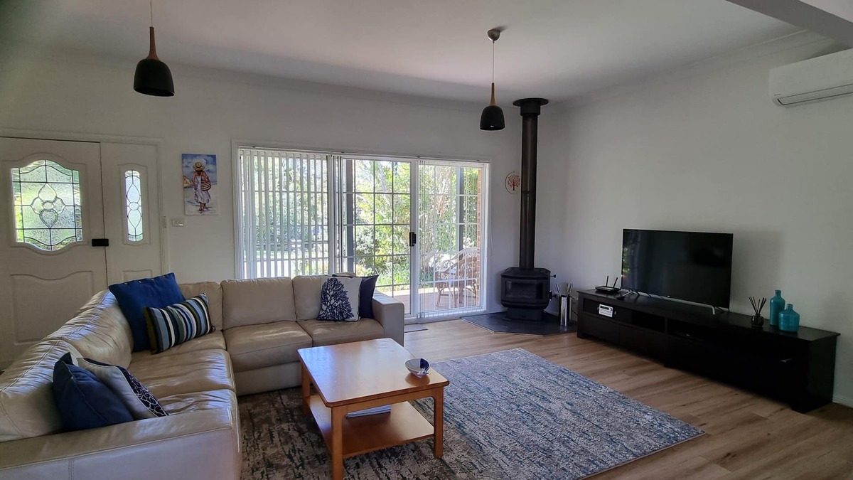 Lake Conjola House | liandys@lakeconjola - close to lake, dog friendly