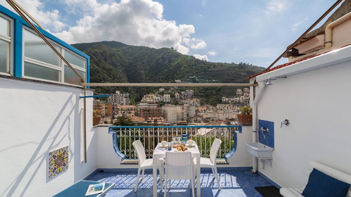 Maiori Apartment | Libeccio - apartment in the center with terrace/patio, parking and sea view