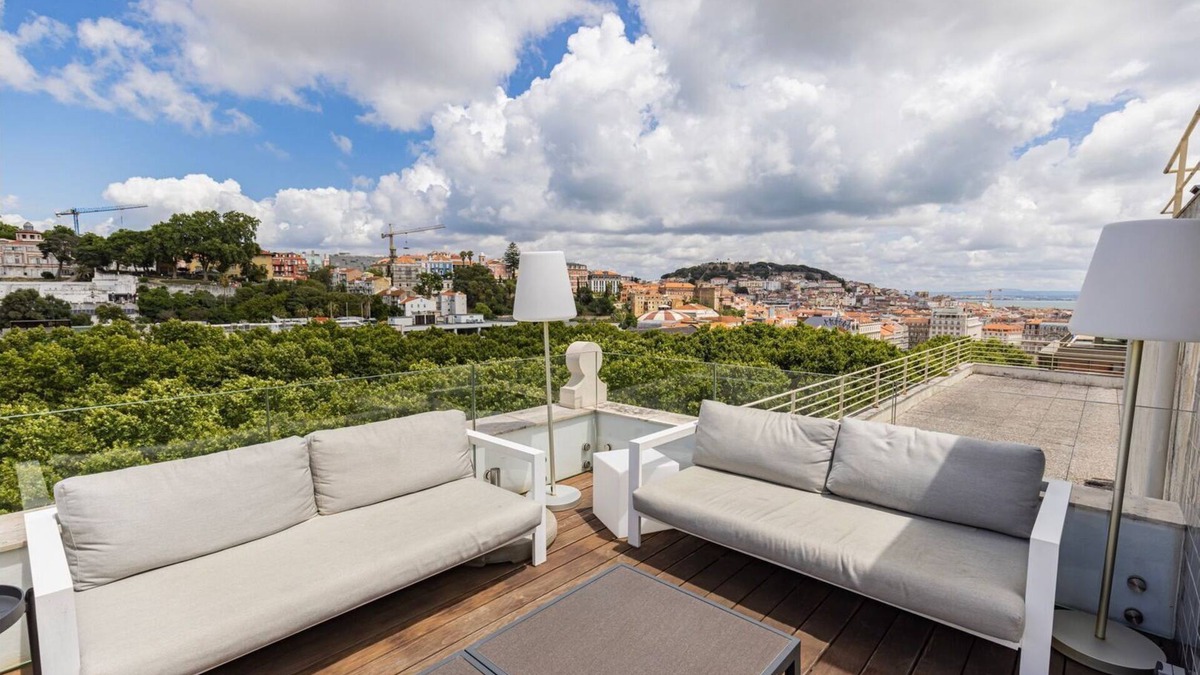 Sao Jose Apartment | Liberdade Elegance W/Rooftop Pool by LovelyStay