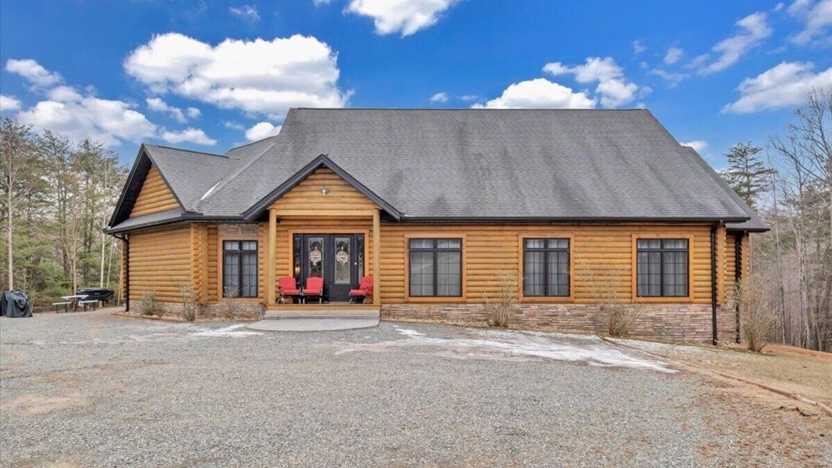 High Point House | Liberty Pines - Waterfront Log Home Rental