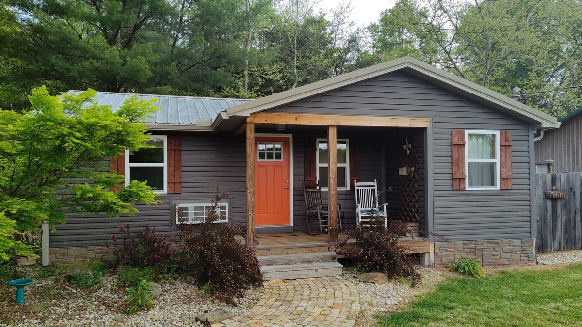 Stockdale House | Liberty Retreat No Added Fees!