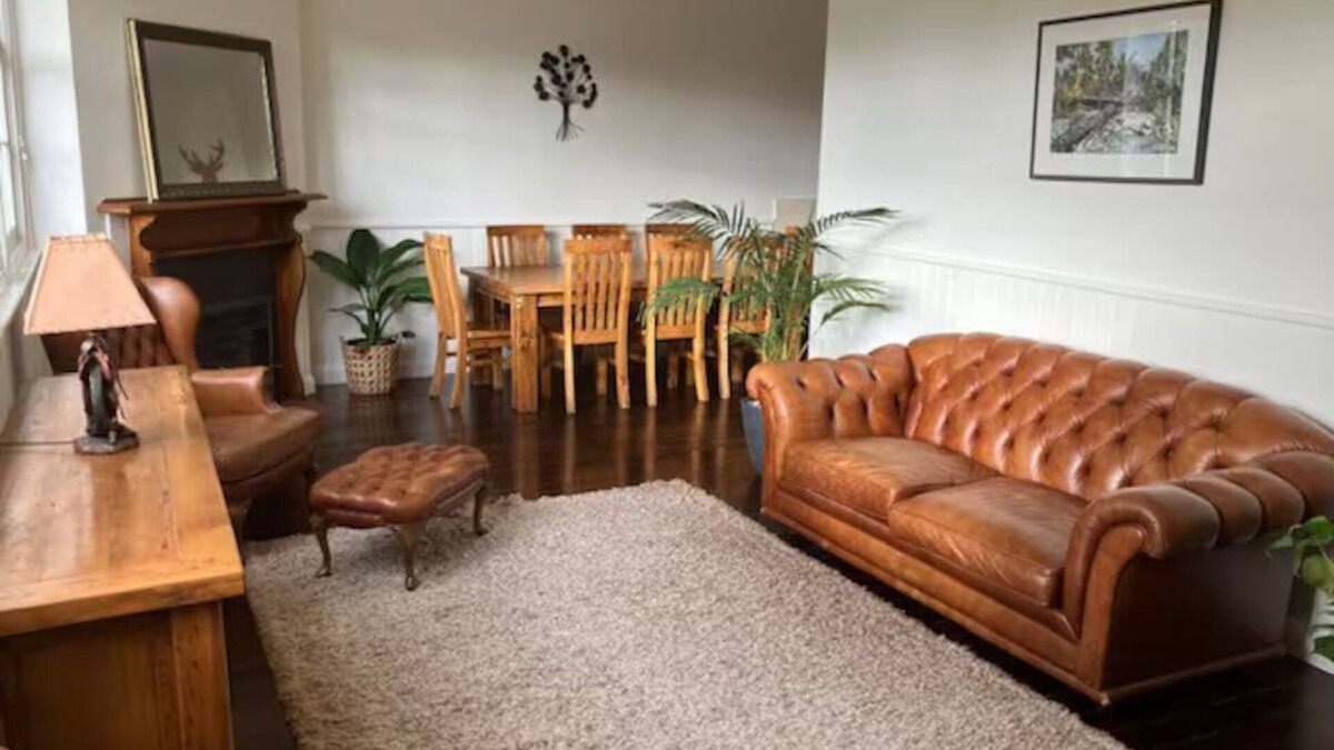 Hamilton House | Library Cottage